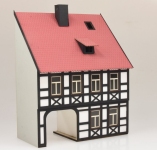 Die Modellbahnwerkstatt 1947 - 0 - Halbrelief Harzer Stadt-Fachhaus mit Hofeinfahrt, zweistöckig